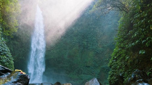 Menjelajahi Destinasi Alam dan Budaya Asri yang Bikin Hati Adem